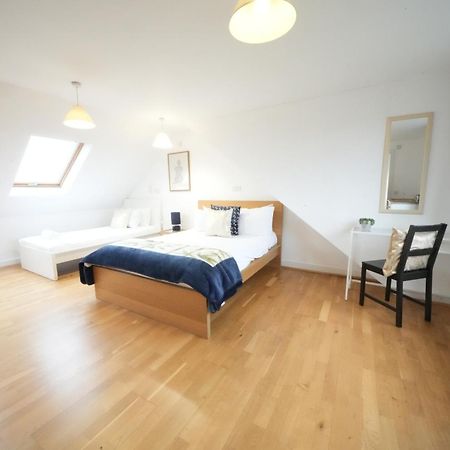 The Great Airport Place-Private Bedrooms With Private Bathroom-1 Bus To Heathrow Airport-5 Minutes By Car- Helpful Advice From Our Team Harmondsworth Eksteriør bilde