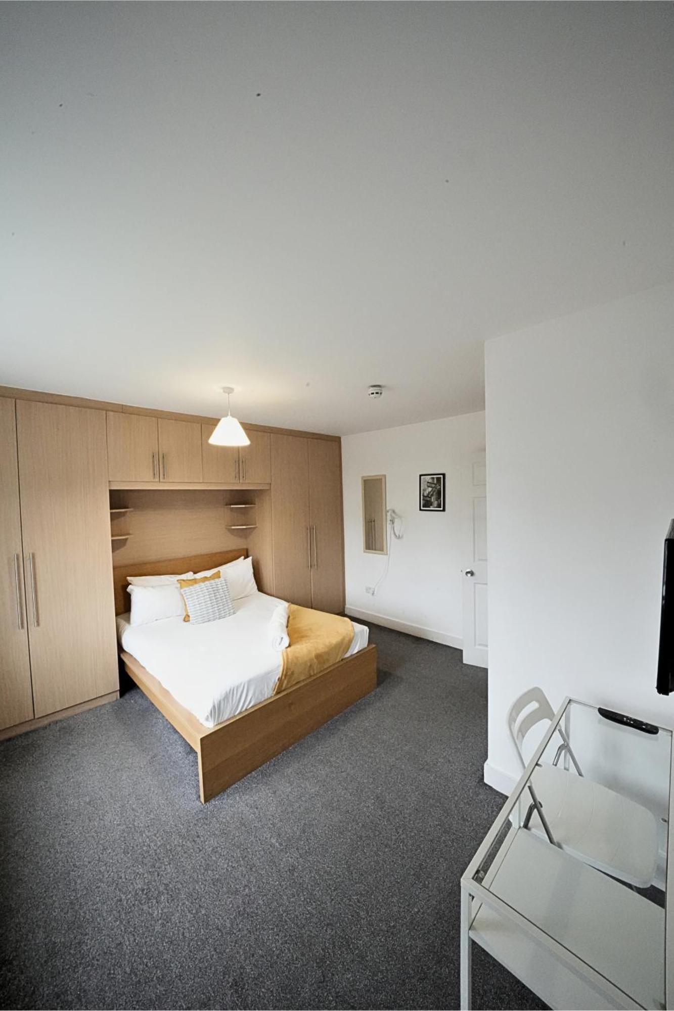 The Great Airport Place-Private Bedrooms With Private Bathroom-1 Bus To Heathrow Airport-5 Minutes By Car- Helpful Advice From Our Team Harmondsworth Eksteriør bilde