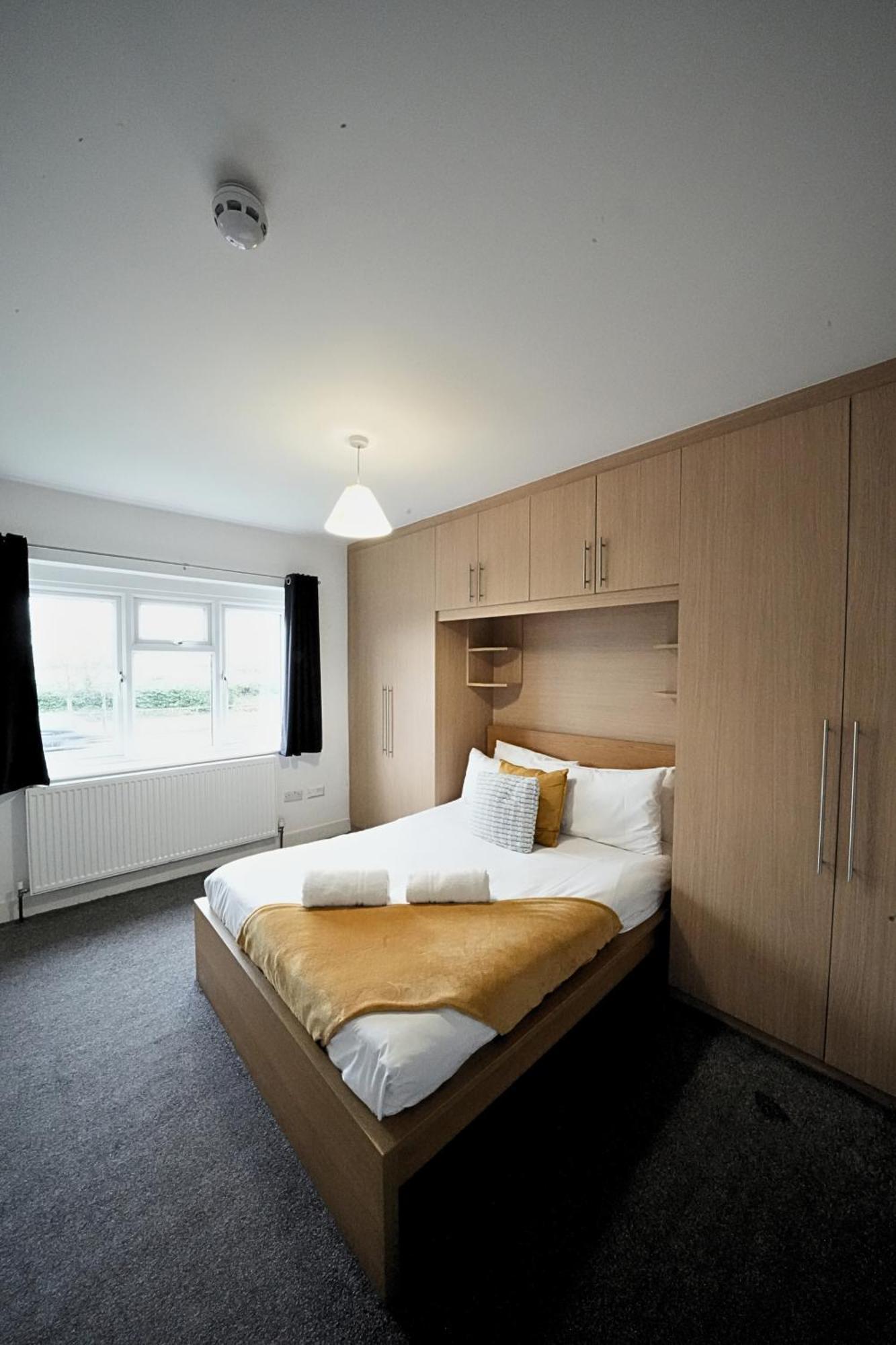 The Great Airport Place-Private Bedrooms With Private Bathroom-1 Bus To Heathrow Airport-5 Minutes By Car- Helpful Advice From Our Team Harmondsworth Eksteriør bilde