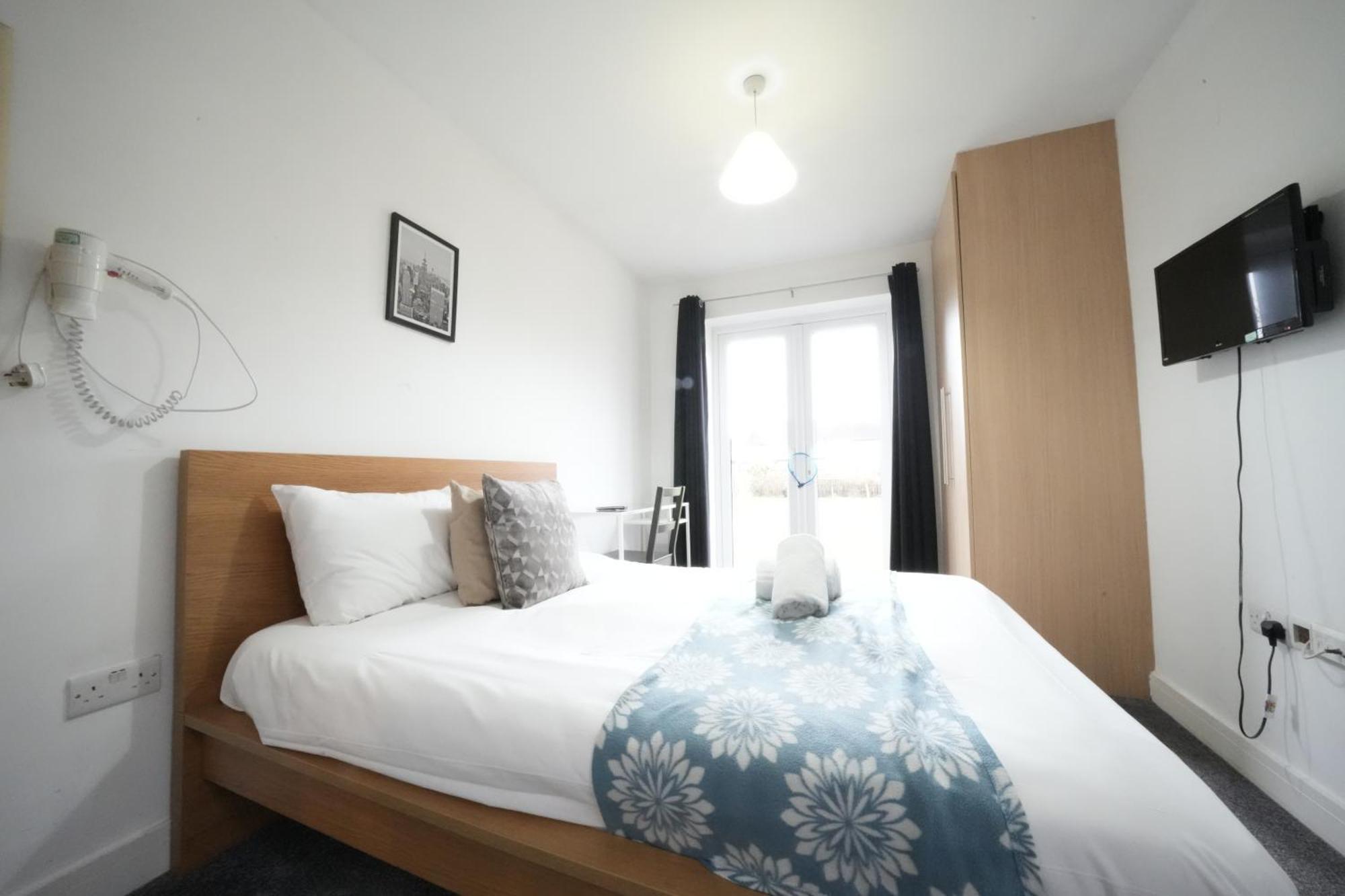 The Great Airport Place-Private Bedrooms With Private Bathroom-1 Bus To Heathrow Airport-5 Minutes By Car- Helpful Advice From Our Team Harmondsworth Eksteriør bilde
