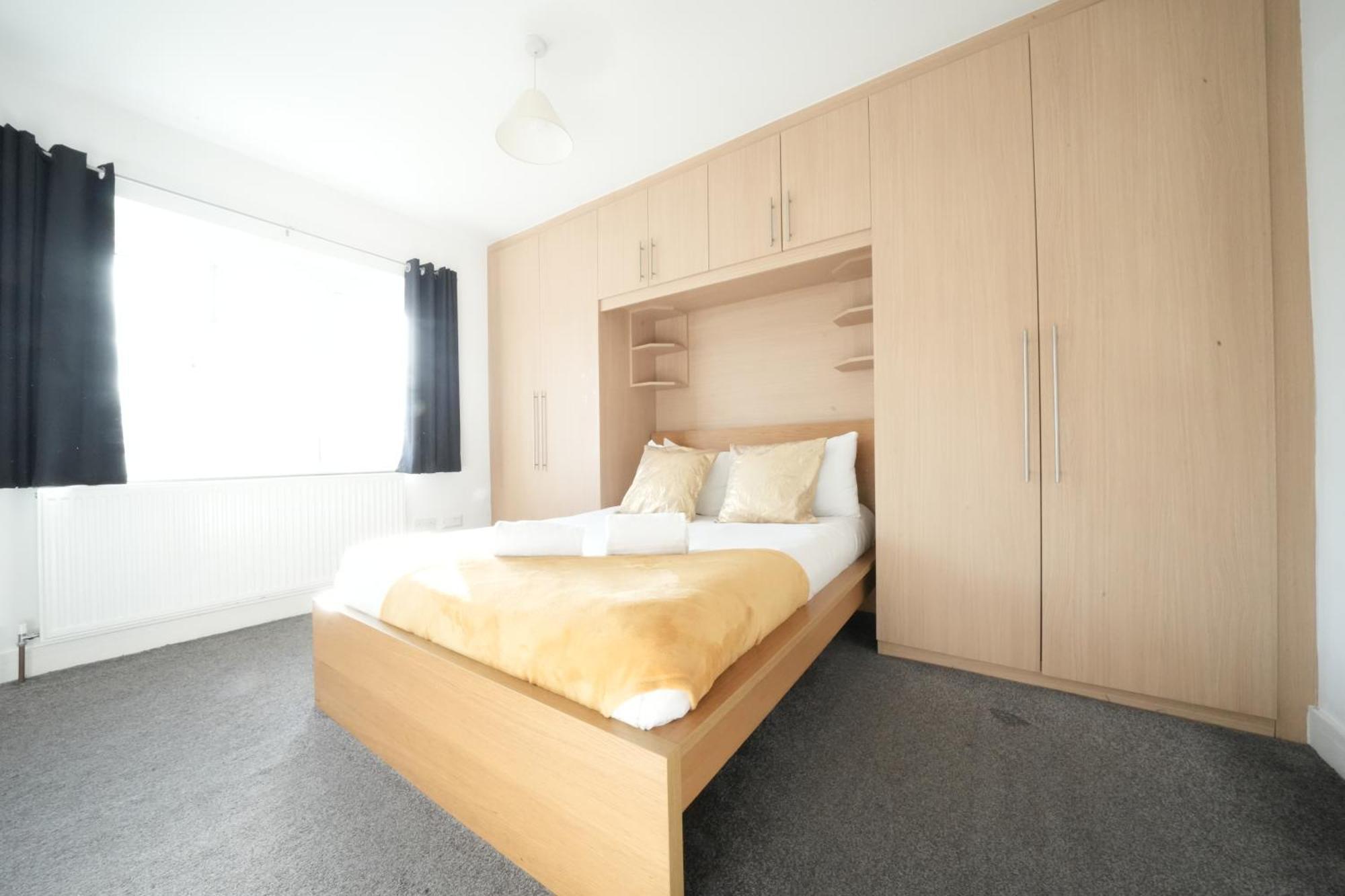 The Great Airport Place-Private Bedrooms With Private Bathroom-1 Bus To Heathrow Airport-5 Minutes By Car- Helpful Advice From Our Team Harmondsworth Eksteriør bilde