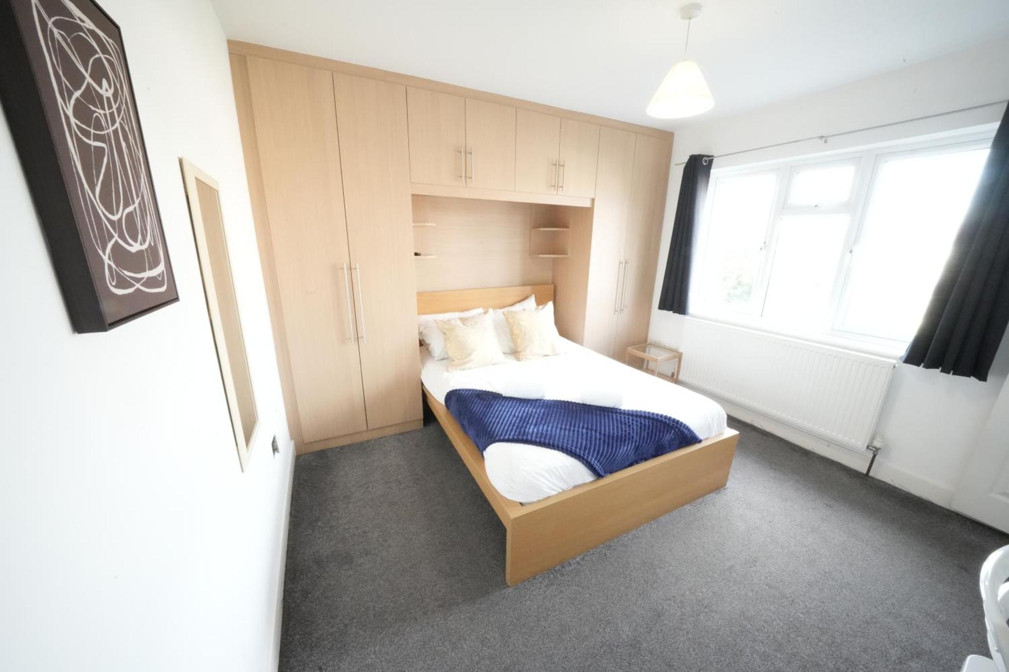 The Great Airport Place-Private Bedrooms With Private Bathroom-1 Bus To Heathrow Airport-5 Minutes By Car- Helpful Advice From Our Team Harmondsworth Eksteriør bilde