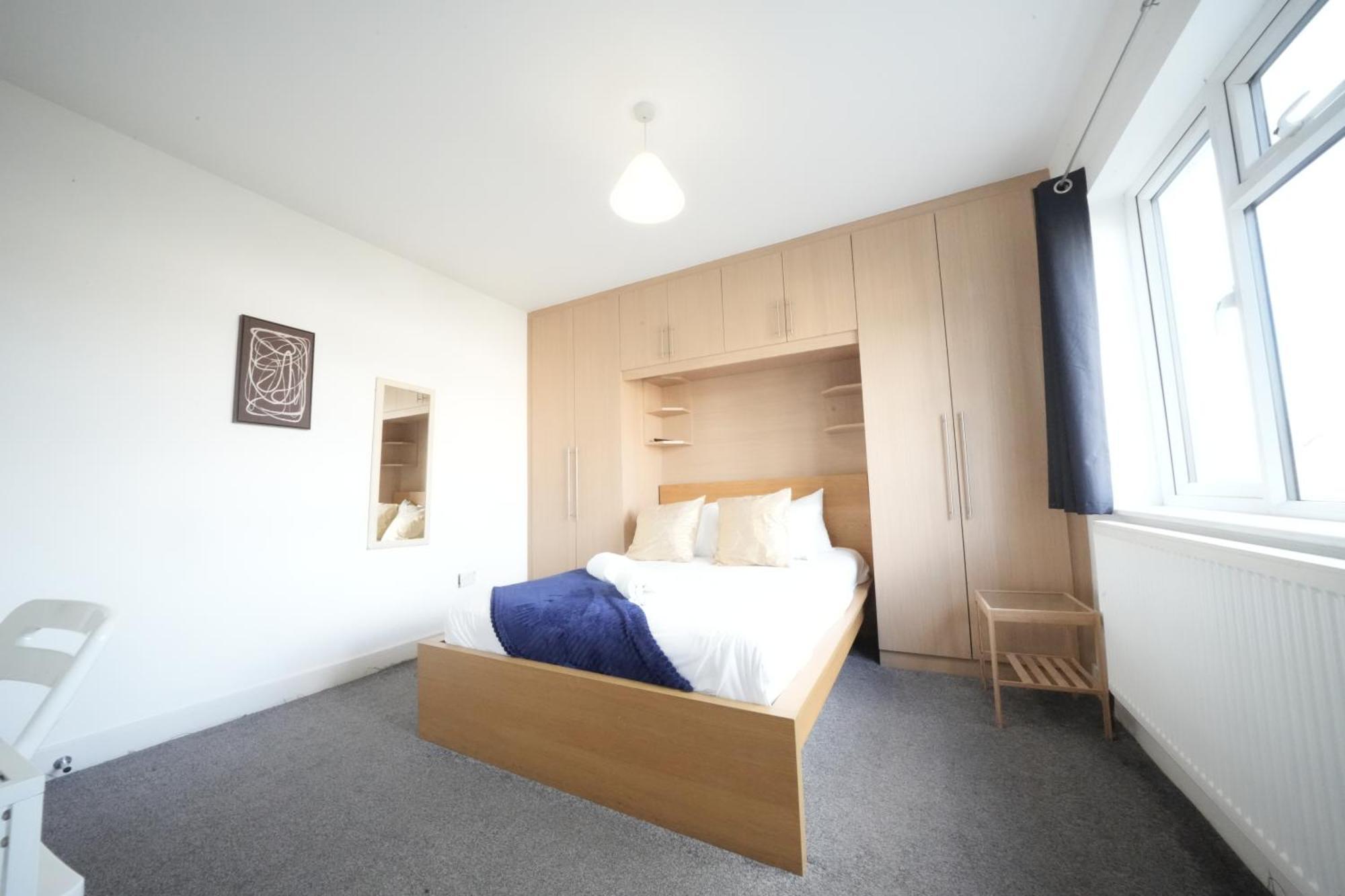 The Great Airport Place-Private Bedrooms With Private Bathroom-1 Bus To Heathrow Airport-5 Minutes By Car- Helpful Advice From Our Team Harmondsworth Eksteriør bilde