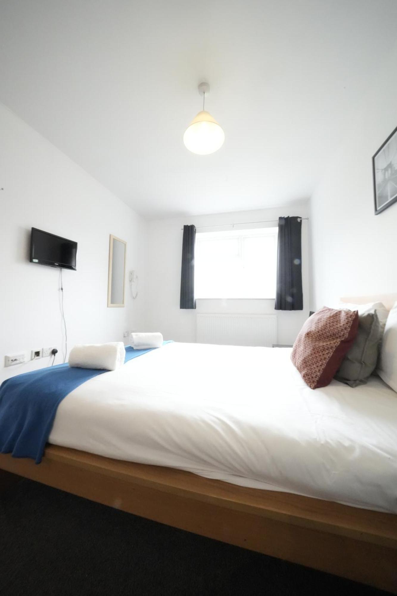 The Great Airport Place-Private Bedrooms With Private Bathroom-1 Bus To Heathrow Airport-5 Minutes By Car- Helpful Advice From Our Team Harmondsworth Eksteriør bilde
